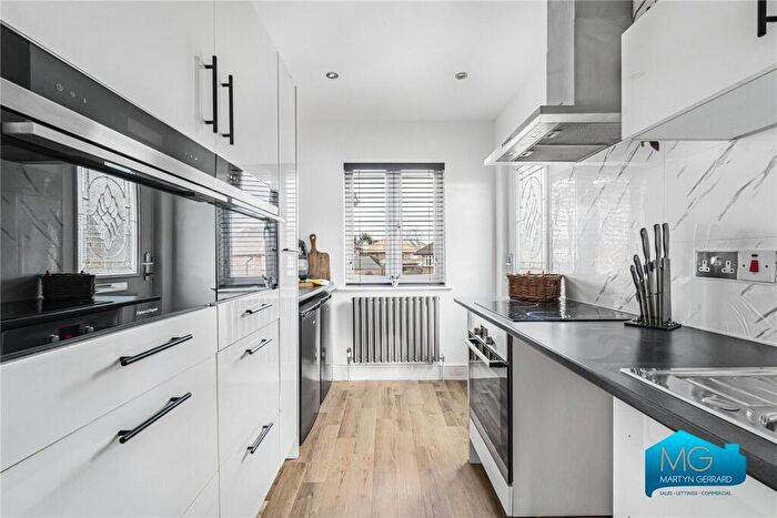 1 Bedroom Apartment To Rent In Hadley Close, London, N21