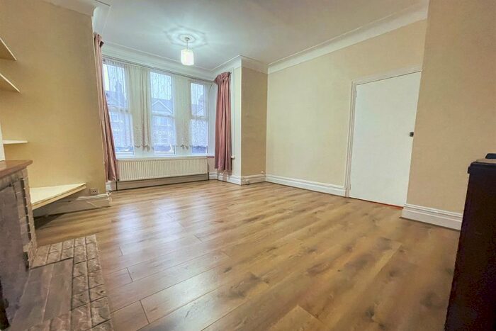2 Bedroom Flat To Rent In Coventry Road, Ilford, IG1