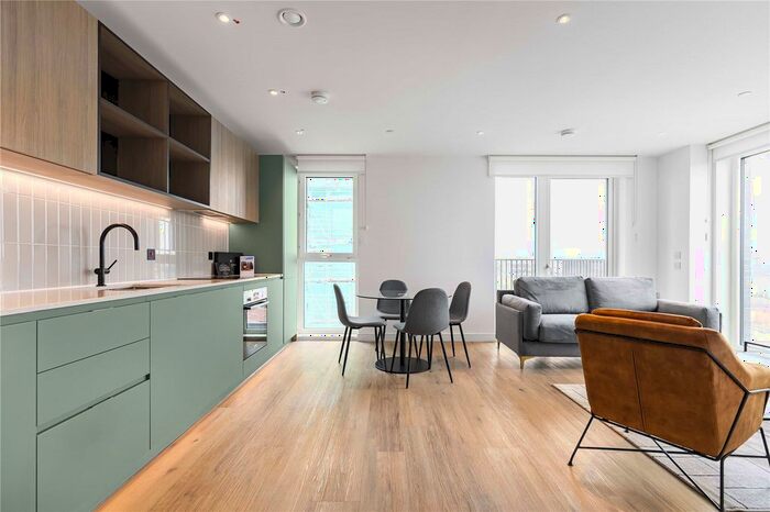 1 Bedroom Flat To Rent In Cedrus Avenue, Southall, UB1