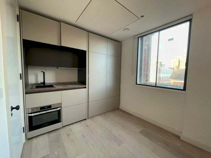 Studio To Rent In George Street, Luton, Bedfordshire, LU1