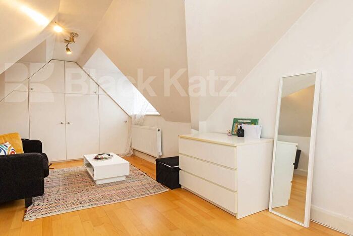 Studio To Rent In Camden Road, Camden, NW1