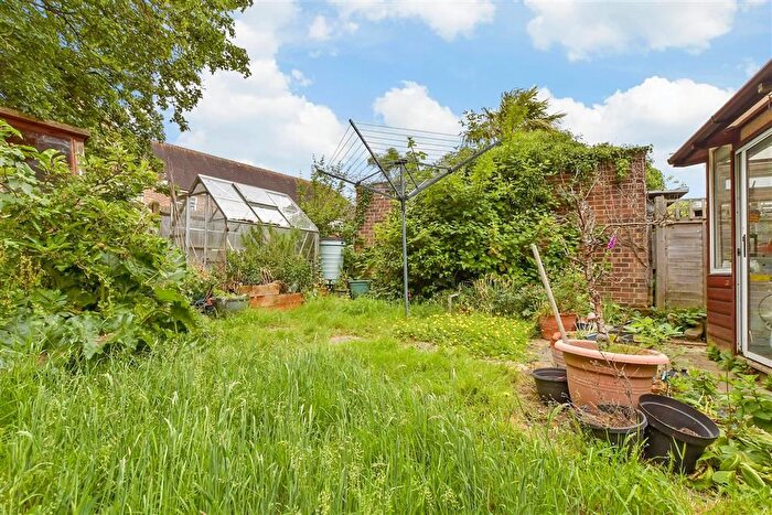 3 Bedroom Semi-Detached House For Sale In Chaplin Drive, Headcorn, Kent, TN27