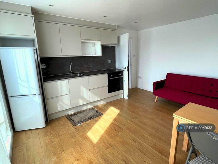 1 Bedroom Flat To Rent In Alyth Gardens, London, NW11
