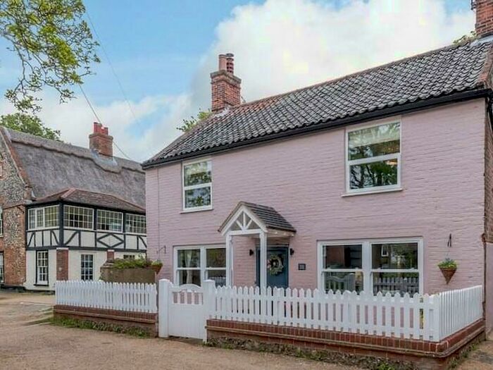 3 Bedroom Cottage To Rent In Chestnut Cottage, Norfolk Broads, NR12