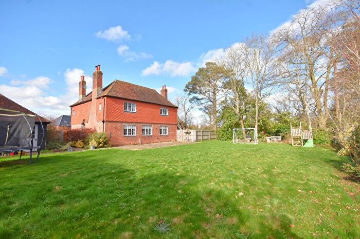 6 Bedroom Detached House To Rent In Horley, Surrey, RH6