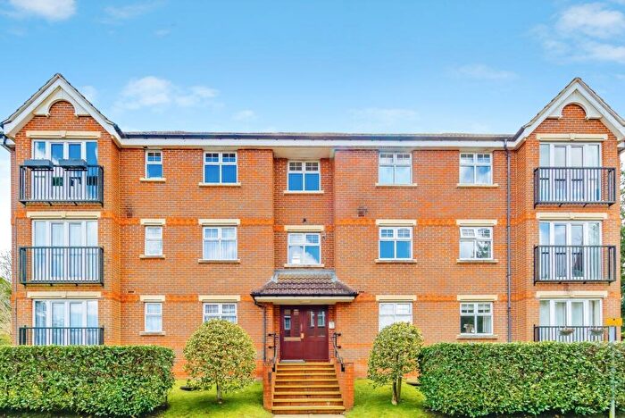 2 Bedroom Flat For Sale In Eothen Close, Caterham, Surrey, ., CR3