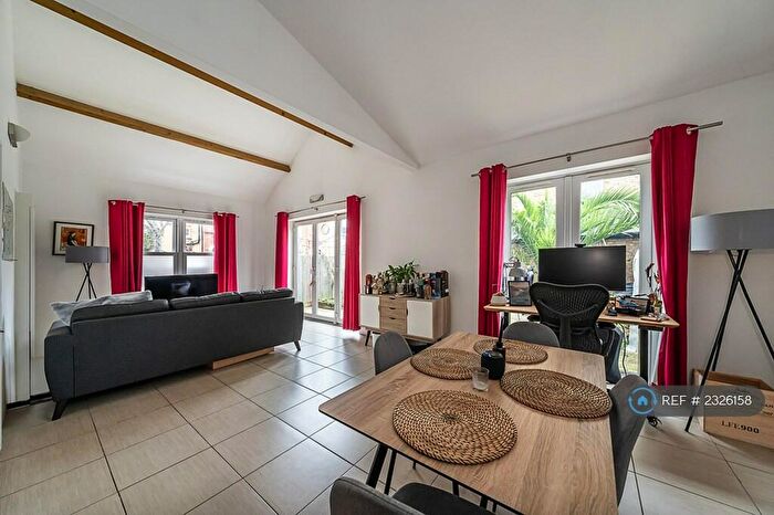 2 Bedroom Flat To Rent In Alderbrook Road, London, SW12