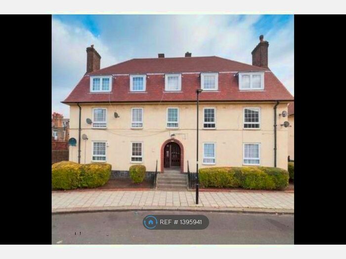 2 Bedroom Flat To Rent In Mountearl Gardens, London, SW16