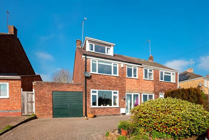 4 Bedroom Semi Detached House For Sale In Hillcrest, Leamington Spa, CV32