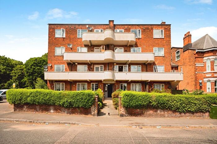 2 Bedroom Flat For Sale In Grosvenor Road, Birmingham, B20
