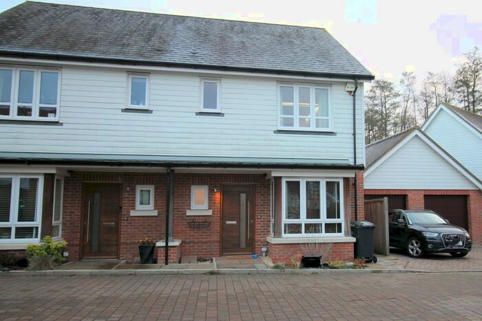 3 Bedroom House To Rent In Foxtails, Fleet, GU51