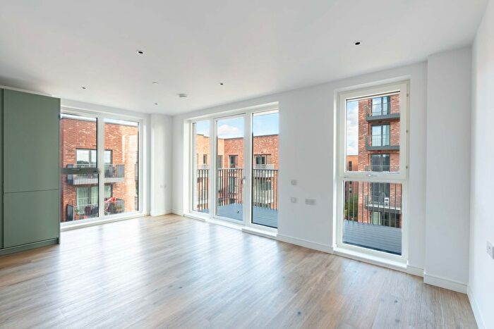 2 Bedroom Flat To Rent In Greenleaf Walk, Southall, UB1