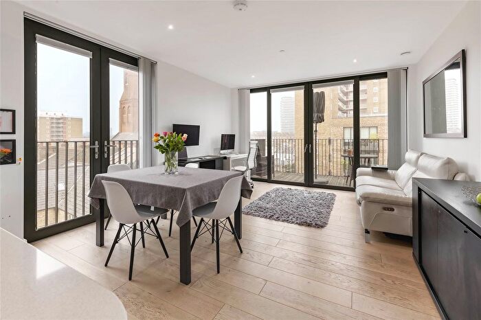2 Bedroom Flat For Sale In Cobalt Place, London, SW11
