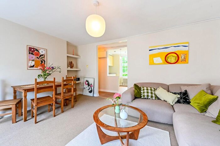 2 Bedroom Flat To Rent In Sekforde Street, Islington, London, EC1R