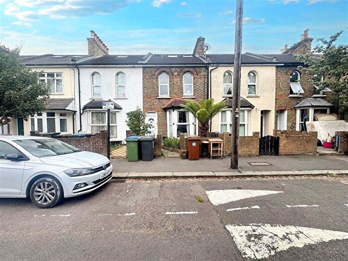 3 Bedroom House To Rent In Drapers Road, Stratford, E15