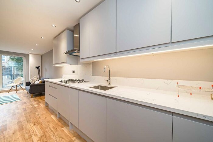 2 Bedroom Flat For Sale In Coverton Road, London, SW17