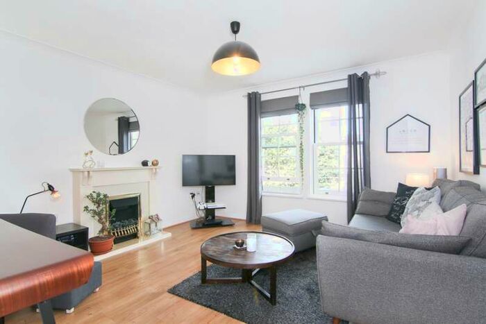 2 Bedroom Flat To Rent In Willowbrae Road, Meadowbank, Edinburgh, EH8