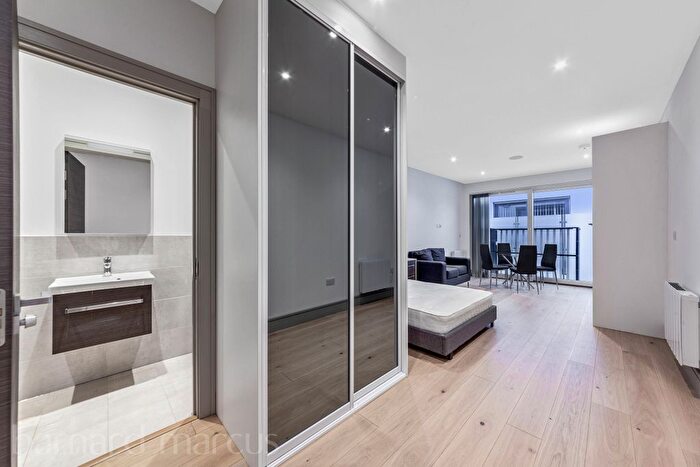 Studio To Rent In Lawrence Road, London, N15