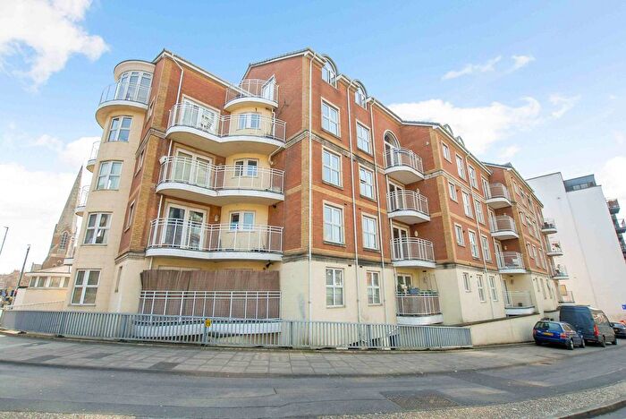 2 Bedroom Flat To Rent In Kennet Side, Reading, RG1