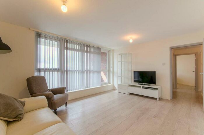 2 Bedroom Flat To Rent In Nether Street, Finchley, London, N3