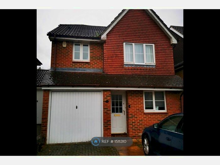 3 Bedroom Semi-Detached House To Rent In Jessett Drive, Fleet, GU52