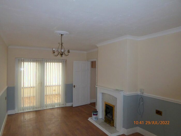 3 Bedroom Semi-Detached House To Rent In Wyndham Road, Blurton, Stoke On Trent, ST3