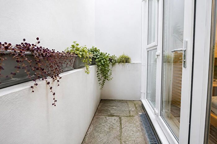 1 Bedroom Flat For Sale In Roman Road, London, E3