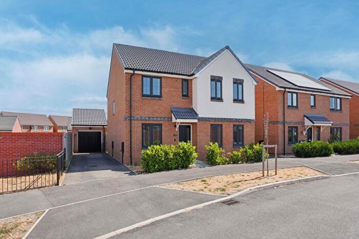 4 Bedroom Detached House For Sale In Gloucester Place, Grove, OX12