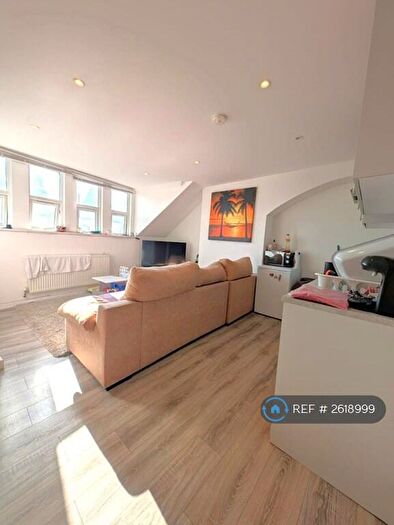 1 Bedroom Flat To Rent In George Lane, London, E18