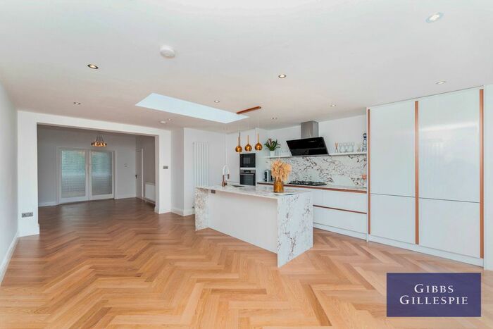 5 Bedroom End Of Terrace House To Rent In Hathaway Gardens, Ealing, W13