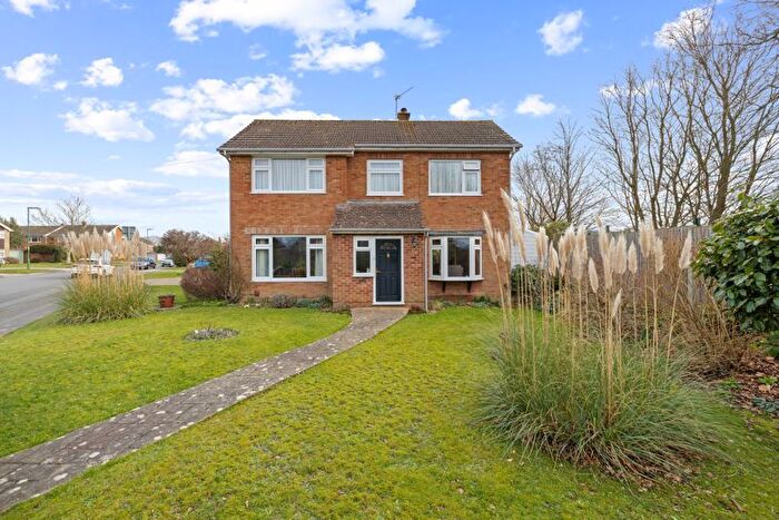 3 Bedroom Detached House For Sale In Norwich Road, Chichester, PO19