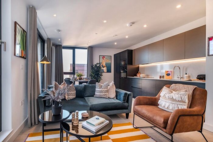 2 Bedroom Apartment To Rent In Hove Central, Boulevard Place Brighton, BN3
