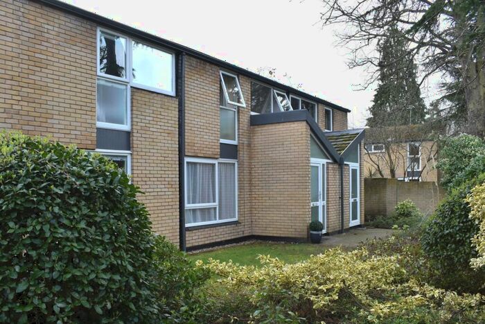 3 Bedroom Terraced House To Rent In Holme Chase, Weybridge, KT13