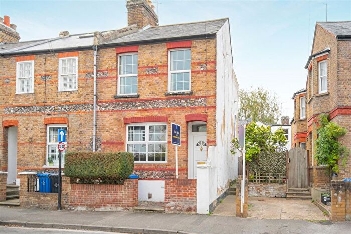 3 Bedroom End Of Terrace House For Sale In Oxford Road, Windsor, SL4