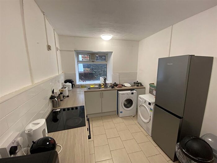 4 Bedroom Semi-detached House To Rent In Cardiff Road Treforest, Pontypridd, CF37