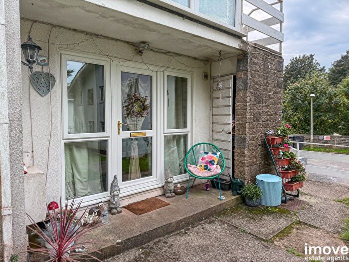2 Bedroom Flat For Sale In Wesley Close, Torquay, TQ2