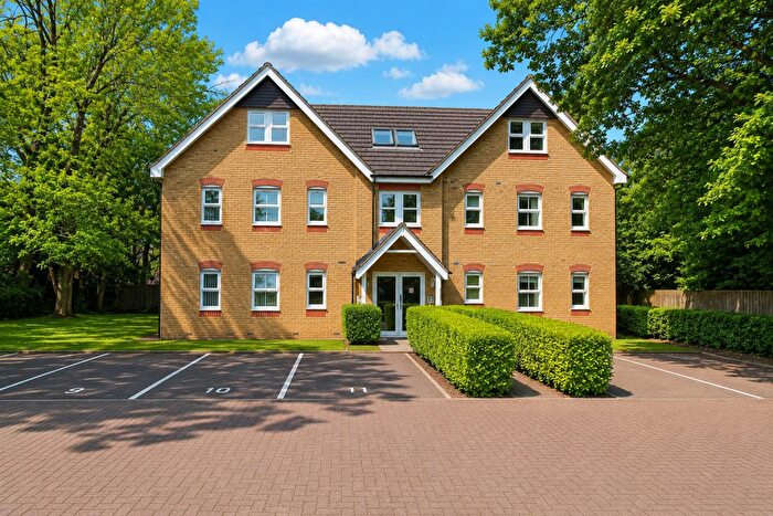 2 Bedroom Apartment For Sale In Pryor Close, Tilehurst, Reading, RG31