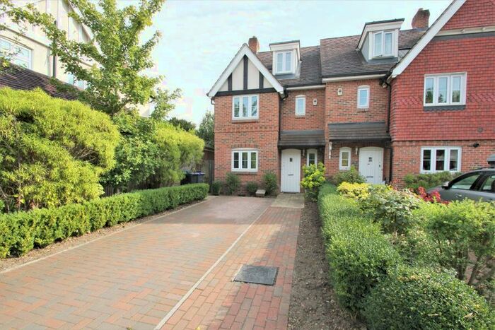 4 Bedroom Town House To Rent In Woking, GU22