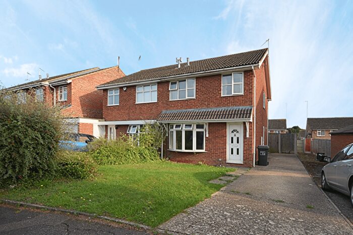 3 Bedroom Semi-Detached House For Sale In Obelisk Rise, Northampton, NN2