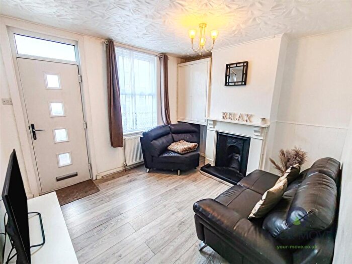 2 Bedroom Terraced House For Sale In Castle Road, Chatham, Medway, ME4