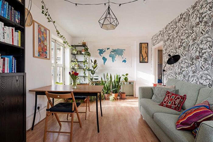 2 Bedroom Flat For Sale In Approach Road, Bethnal Green, E2