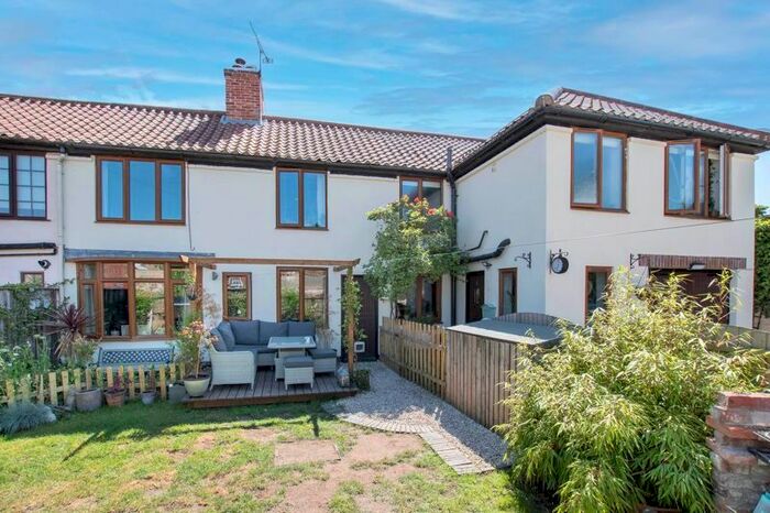 3 Bedroom Semi-Detached House For Sale In Carding Cottages, Barnby Moor, Retford, DN22