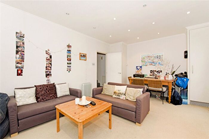 3 Bedroom Flat To Rent In York Way, Camden, N7