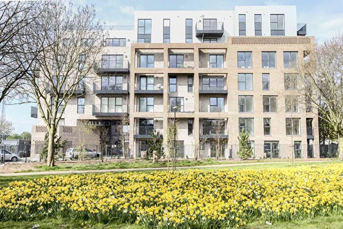 2 Bedroom Flat To Rent In Manor Road, West Ealing, W13