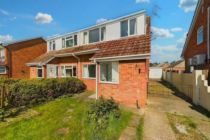 3 Bedroom Semi-Detached House To Rent In Hawthorn Way, Thetford, IP24
