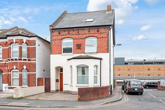 1 Bedroom Flat To Rent In Alexandra Road, Central Wimbledon, SW19