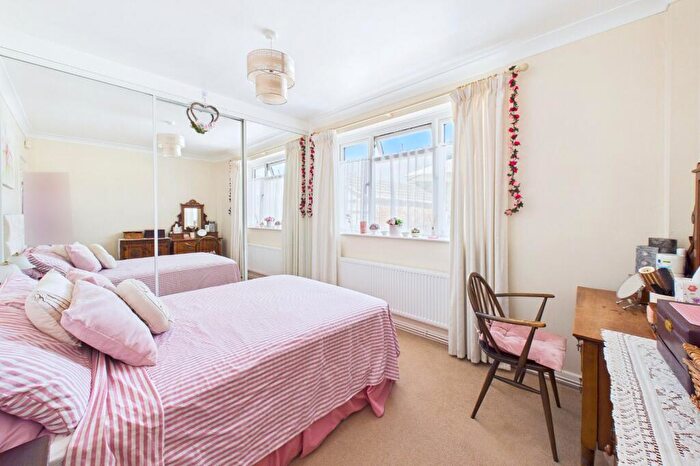 3 Bedroom Bungalow For Sale In Coventry Crescent, Poole, Dorset, BH17 - Photo 6