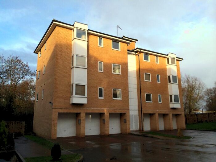 2 Bedroom Flat To Rent In Calvie Croft, Hodge Lea, MK12