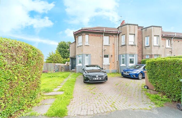 3 Bedroom Flat For Sale In Bargarron Drive, Paisley, PA3