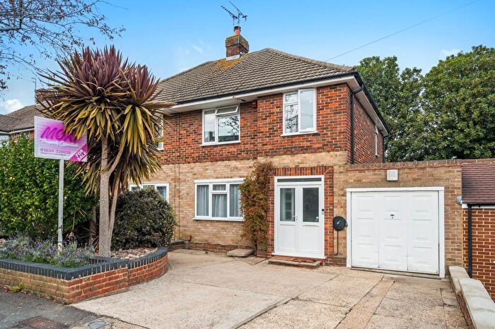 3 Bedroom Semi-Detached House For Sale In Chatsworth Drive, Frindsbury, Strood, Rochester, Kent., ME2